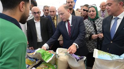 محافظ الغربية يفتتح أكبر معرض للسلع الغذائية المخفضة بطنطا