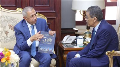 وزير الدولة للإعلام يبحث مع رئيس الأكاديمية العربية يبحثان سبل تطوير التعليم الإعلامي الرقمي