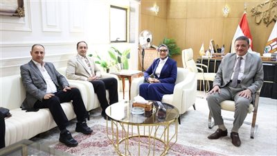 محافظ الوادي الجديد تستقبل مدير صندوق مكافحة الإدمان لتعزيز الجهود المشتركة