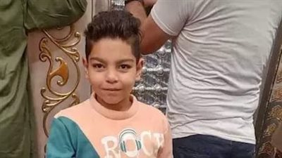 إحالة أوراق أب وزوجته وابنته للمفتي  بتهمة تعذيب طفل حتى الموت بالفيوم