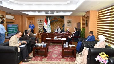 محافظ الفيوم يوجه رؤساء المدن بتحديث بيانات تنفيذ مشروعات الخطة الاستثمارية  