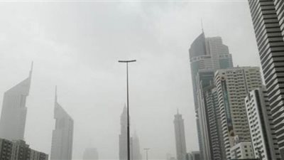 موجة أمطار وعواصف رملية تعبر الخليج