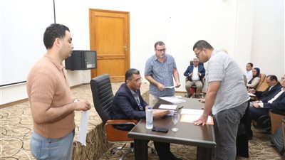 محافظ البحر الأحمر: حلول قانونية لطلبات المواطنين