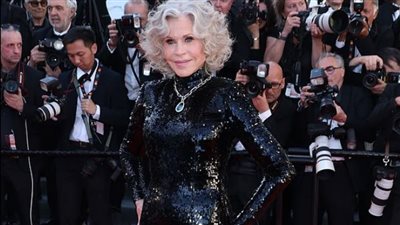 جوان كولينز وجين فوندا في افتتاح مهرجان كان السينمائي..جمال بعد الـ 80