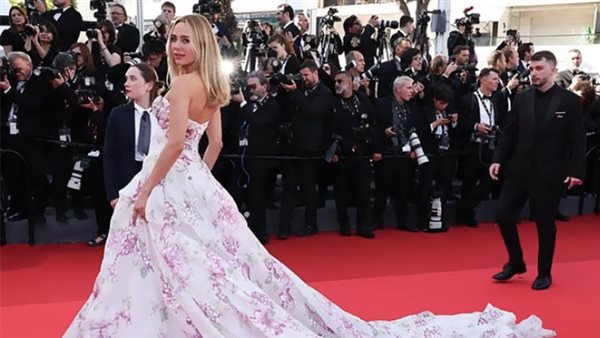 بروح فرنسية خالصة.. إطلالات نجمات العالم في افتتاح مهرجان كان السينمائي