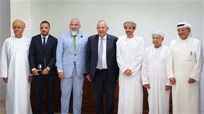 وزير السياحة العماني يشهد توقيع مذكرة تفاهم بين شركة شاطئ النخيل ومجموعة فنادق ومنتجعات بيك الباتروس