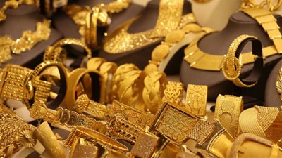 تراجع أسعار الذهب عالميًا وسط تصاعد التوترات الجيوسياسية ومخاوف التضخم