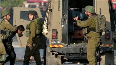 الاحتلال الإسرائيلي يعتقل فلسطينيين جنوب الخليل