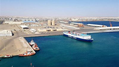 تداول 12 ألف طن بضائع بموانئ البحر الأحمر