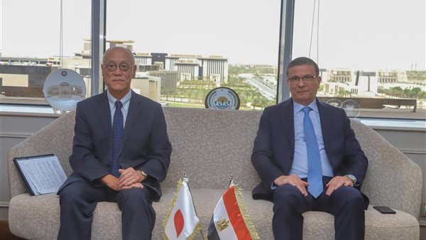 وزير الزراعة و سفير اليابان بالقاهرة أثناء اللقاء  