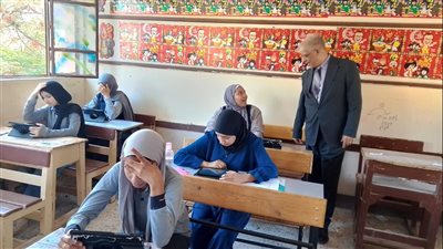مدير تعليم أبوتشت يترأس لجنة توزيع القيادات المدرسية الجدد بالمرحلة الابتدائية