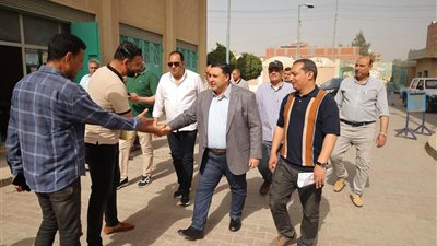 رئيس مياه البحيرة يفاجئ العاملين بفرع الدلنجات 