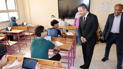 محافظ المنوفية يتفقد لجان مدرسة الشهيد عبدالمنعم رياض الثانوية