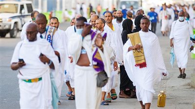 حجاج بيت الله يستعدون للنفرة من عرفات (شاهد)