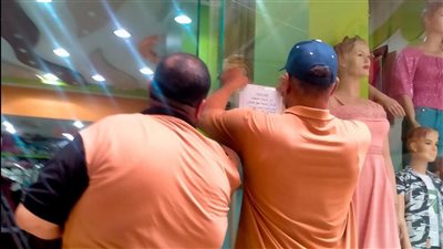 حملة توعوية لحث أصحاب المحال بوضع سلات قمامة أمام المحال التجارية  بقنا