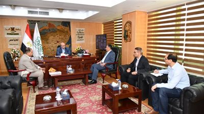 محافظ الفيوم يبحث ووفد شركة 