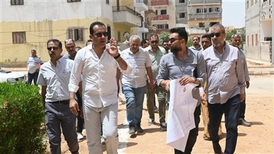 رئيس جهاز العاشر يتابع مشروعات المرافق بالمجاورتين السابعة والسادسة