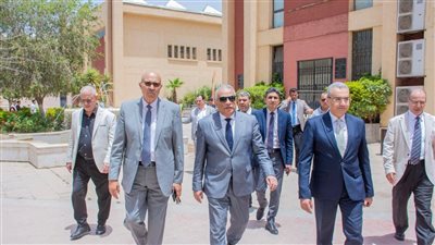 رئيس جامعة طنطا يتفقد المعامل التخصصية والبيئية بهندسة طنطا