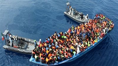 بالأسماء.. نجاة 15 مصرياً من حادث غرق مركب هجرة غير شرعية قبالة طبرق الليبية 