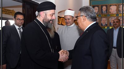 محافظ الدقهلية يستقبل وفد الكنائس لتقديم التهنئة بعيد الأضحى المبارك