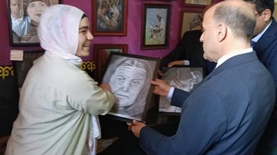 أناملها الإرادة وريشتها الأمل.. قصة 