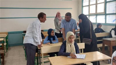 مدير تعليم نجع حمادي يتابع ختام امتحانات النقل بمدارس «الرئيسية»