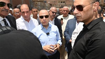 محافظ الغربية يتفقد موقع المنازل المتضررة بقرية أبو صير
