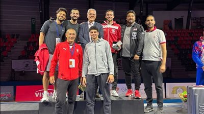 السفير المصري في سويسرا يشارك في تتويج محمد السيد بذهبية بطولة برن الدولية للمبارزة