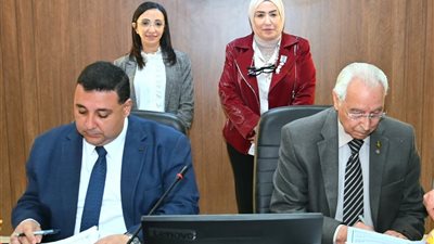 محافظ البحيرة تشهد توقيع بروتوكول تعاون بين شركة مياه الشرب وأندية روتاري مصر 