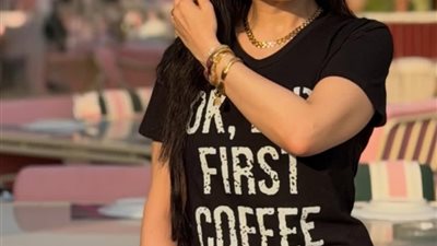 مي عز الدين تتألق بإطلالة كاجوال متميزة