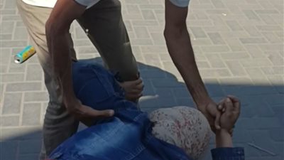 سقطت على الأرض.. انهيار والدة الصغيرتين«مكة ومليكة» عقب براءة العم من هتك عرضهما