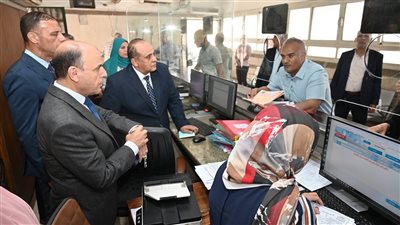  محافظ الغربية يستمع لشكاوى المواطنين ويوجه بحلول فورية