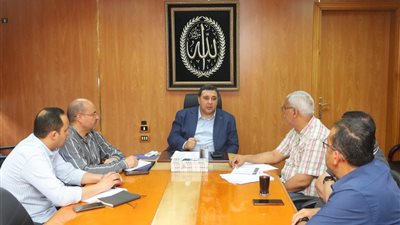 رئيس مياه البحيرة يعقد اجتماعًا موسعًا مع لجنة ترشيد الطاقة والإدارة العامة للاستثمار 