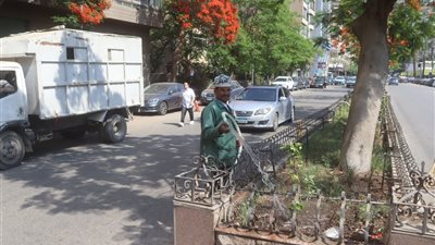 محافظ الجيزة يشدد على منع الإشغالات ورصد المخالفات ورفع كفاءة محيط المساجد والساحات بأحياء العجوزة والدقي