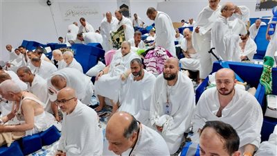 الحجاج ينفرون من صعيد عرفات إلى مشعر المزدفلة (شاهد)