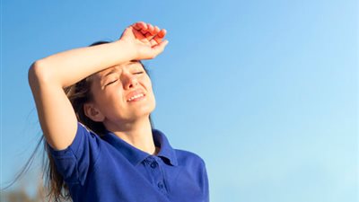 خبيرة توصي بمشروب غير متوقع لمجابهة الطقس الحار.. تعرف عليه