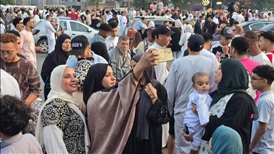 آلاف المواطنين يؤدون صلاة عيد الأضحى بمسجد مصطفى محمود بالمهندسين