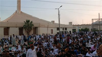 مئات الآلاف من أبناء الفيوم يؤدون صلاة العيد في الساحات والمساجد