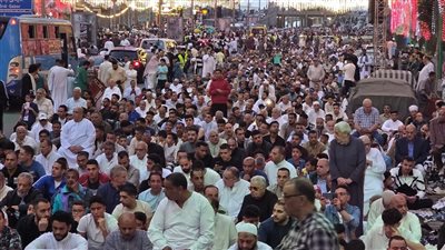 المئات يؤدون صلاة عيد الأضحى المبارك بساحات الإسكندرية