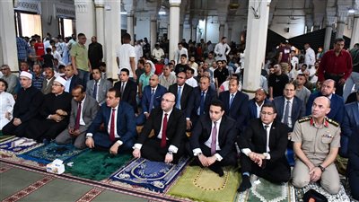 محافظ الفيوم يؤدي صلاة عيد الأضحى بمسجد ناصر الكبير