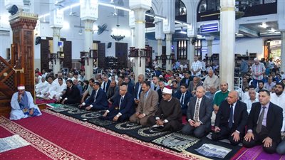 محافظ الإسكندرية يؤدي صلاة عيد الأضحى المبارك بمسجد سيدي جابر بنطاق حى شرق
