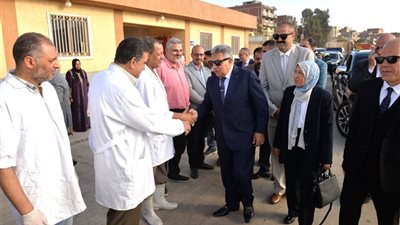 محافظ الدقهلية يشهد ذبح الأضاحي بمجزر المنصورة بقرية ميت الكرما 