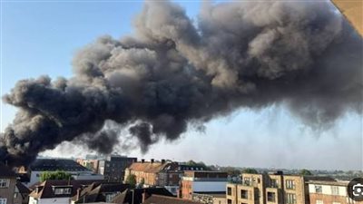 اندلاع حريق هائل في متجر كبير بجولدز جرين شمال لندن 