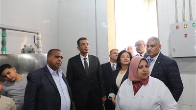 محافظ البحر الأحمر يتفقد المجزر الآلي بشمال الأحياء لمتابعة ذبح الأضاحي
