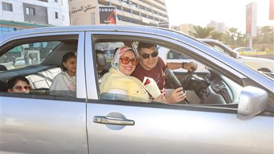 مهرجان فرح في كفر الشيخ بالعيد.. الآلاف يخرجون للشوارع ومتطوعون يوزعون هدايا الرئيس السيسي