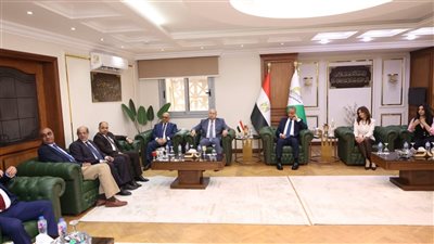 محافظ الجيزة يتبادل التهانى مع أعضاء مجلسى النواب والشيوخ بمناسبة عيد الأضحى