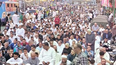 تكبيرات العيد تعانق السماء بالمحافظات.. والحدائق تتحول لـ«كرنفال»