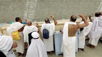 روحانيات منى تتواصل.. الحجاج يرمون الجمرات 