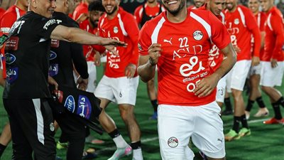 ممر شرفي في تدريب منتخب مصر احتفالاً بمرموش واللاعبين الجدد