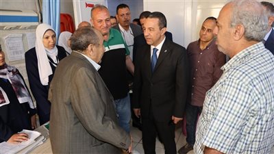 محافظ المنوفية يحيل 7 من العاملين بمستشفى منوف للتحقيق لتغيبهم عن العمل دون إذن رسمي